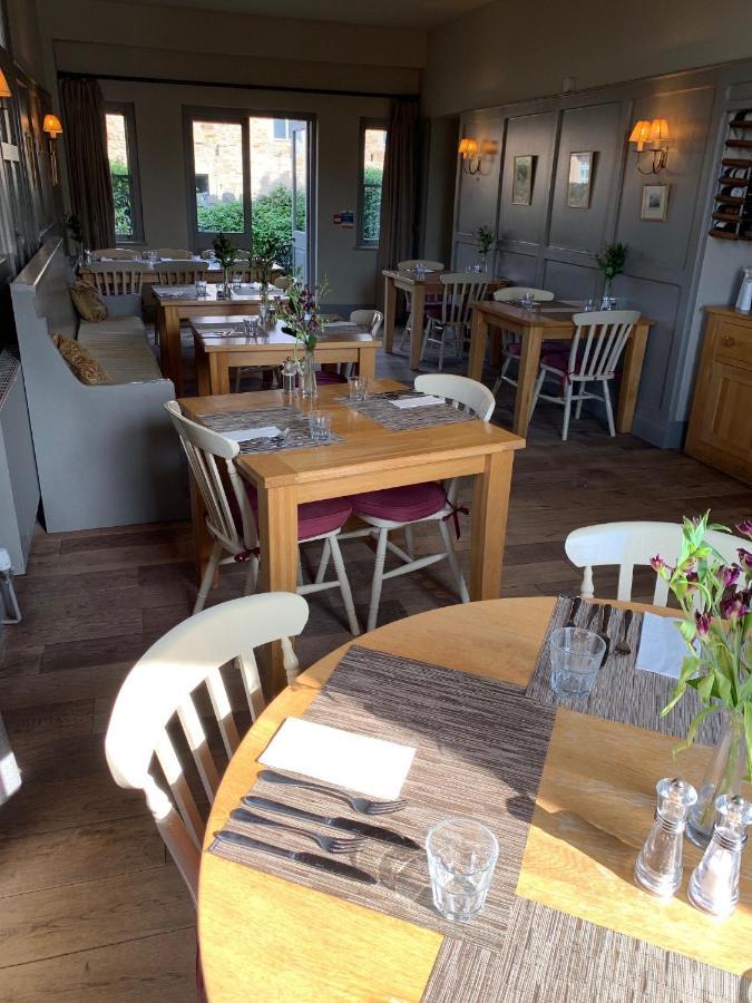 Collingwood Arms Hotel Cornhill on Tweed Екстериор снимка